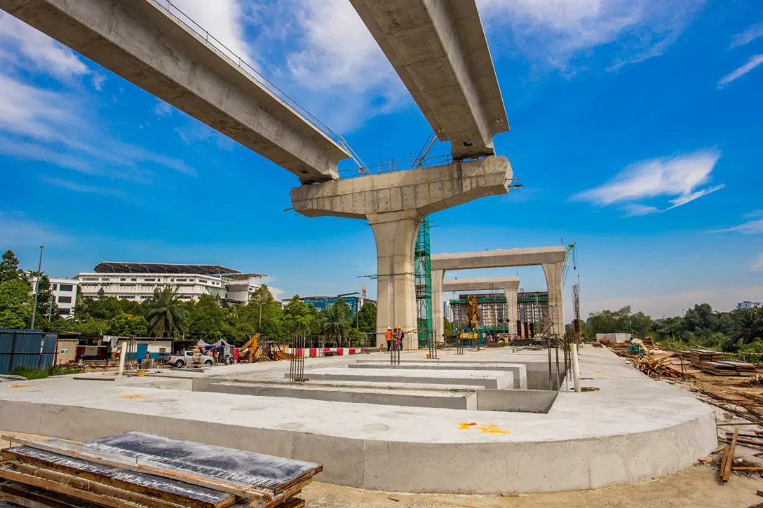 Parapet construction works completed at the Cyberjaya City Centre MRT Station north bound site.