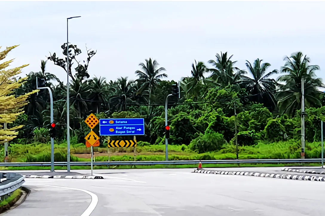 Road leading to the toll plaza